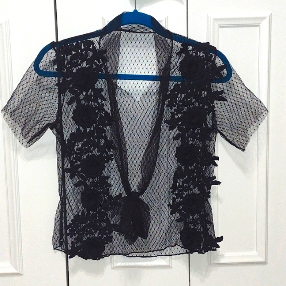 Black lace flower embellished short